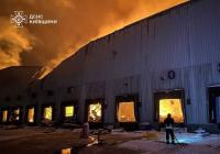 40000 кв. м у вогні: російський обстріл знищив склади "Рошен" у Яготині, з’явились відео