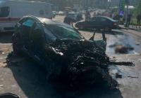 Пункт призначення по-київськи: у ДТП людині відірвало голову, а тіло іншої повисло на паркані (відео)