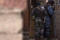  Запугать и давить, пока не уедут