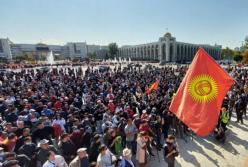 В Кыргызстане исчез президент и премьер