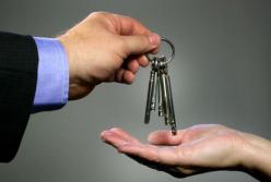 В Запорожье 88-летняя пенсионерка оказалась на улице, имея 3-комнатную квартиру (видео)