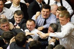 Разбитый нос и скандал: чем закончилась очередная депутатская драка (подробности, видео)