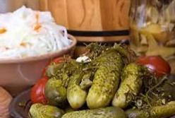 Готуємось до зими: чим корисні квашені овочі та фрукти