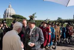 Мир двух пап