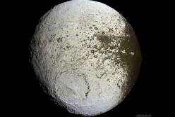 Черно-белый спутник Сатурна