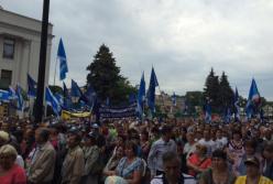 С людьми надо разговаривать. А иначе они себе надумывают