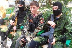 Селфи на танках, гильзы, шевроны стали неотъемлемой частью жизни детей в «ЛНР»