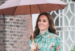 Герцогиня Кейт Миддлтон сильно удивила прохожих возле Кенсингтонского дворца