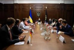 Посли "Великої сімки ЄС", керують "незалежною державою" Україна