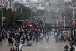 Самосуди у Непалі: спалені будинки політиків, заживо горіла й померла дружина експрем'єра (відео)