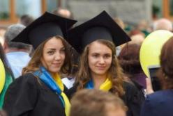 Половина украинских студентов уезжают за границу