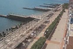 Крым: голубей на набережной больше, чем туристов (фото)