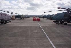 AH-64 Apache у границ с Россией становится все больше