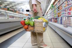 Почему гривна укрепляется, а цены в магазинах не падают