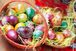 Красим и декорируем пасхальные яйца: оригинальные способы 