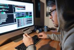 Новые схемы киберпреступников: как мошенники воруют деньги с банковских карт (видео)