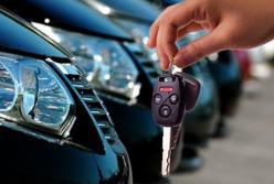 Затянуть пояса – не о власти: студентам сокращают стипендии, чтобы докупить автомобили в Кабмин