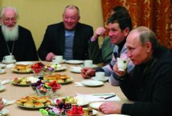 Обитателям Кремля явно мешает народ