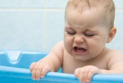 Что делать, если ребенок плачет при купании