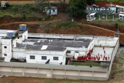 Модный бренд одежды взял на работу заключенных: им платят зарплату и уменьшают срок (фотофакт)