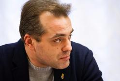 Решение проблемы простое: Наказывать. Жестко, сильно и больно...