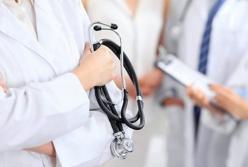 Массовые увольнения врачей: скоро украинцев будет некому лечить