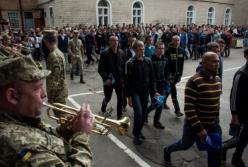 Призывники и резервисты: когда ВСУ придется перейти на швейцарский метод комплектования