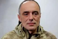 Просто кто-то стоит на шухере, пока пацаны дерибанят страну