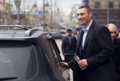 Тайные паркинги мэрии Кличко: служебные авто ездят в рестораны и спортклубы (расследование)