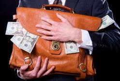 Кто из известных политиков подставляет своих родителей люксовыми подарками