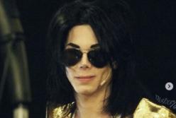 Мужчина тратит свыше 30 000 долларов на пластику, пытаясь стать похожим на Майкла Джексона (видео)