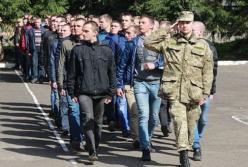 Янукович відмінив призов до армії. І раптом напала Росія