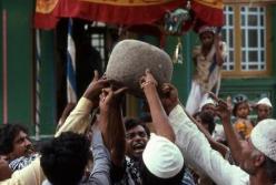 Левитирующий камень Шивапура — спорное чудо