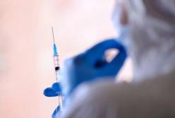 Кнут и пряник: как заставить украинцев вакцинироваться от коронавируса