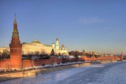 Одной рукой Россия пытается снять с себя санкции, а второй показывает фигу