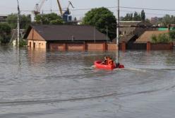 Катастрофічні кадри з Херсонщини: мати з грудними двійнятами захлинулася та втонула з ними на руках
