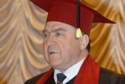 Ректор университета Шевченко погряз в скандале с элитными коттеджами (расследование)