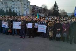 Почему есть митинги против блокады ОРДЛО, но нет митингов против грабежа янтаря?