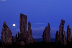 Полнолуние над менгирами Калланиша. Такое бывает 1 раз в 19 лет