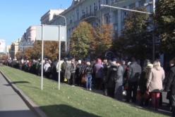 Очередь к Мотороле. Как Путин хочет повторить трюк Сталина