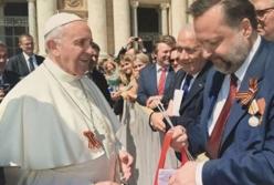 Папа Римский, георгиевская лента и клуб поклонников Путина 