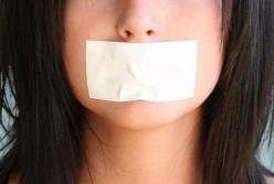 Победа демократии: россиянам разрешили на митингах заклеивать рот скотчем