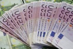 Латвия конфисковала в свою пользу деньги наших ворюг