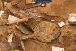 В Чехии археологи обнаружили древнее захоронение с сокровищами