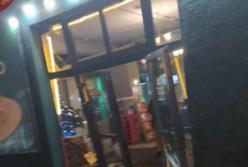 В Киеве неизвестные устроили погром в пиццерии