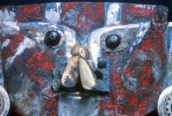 Была расписана кровью: ученые раскрыли тайну уникальной маски из Перу