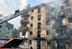Ракетний удар по Кривому Рогу: горять квартири 5-поверхівки, багато жертв (відео) 