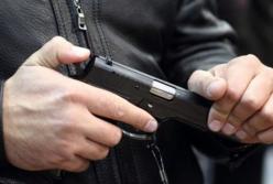 В Киеве мужчина стрелял в охранника магазина из-за замечания об отсутствии маски