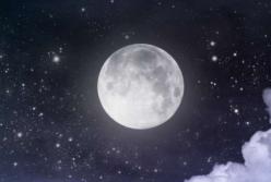 Ученые показали снимок "радужной" Луны (фото)
