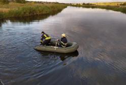 На Днепропетровщине, упав с моста, погибла 9-летняя девочка (фото)